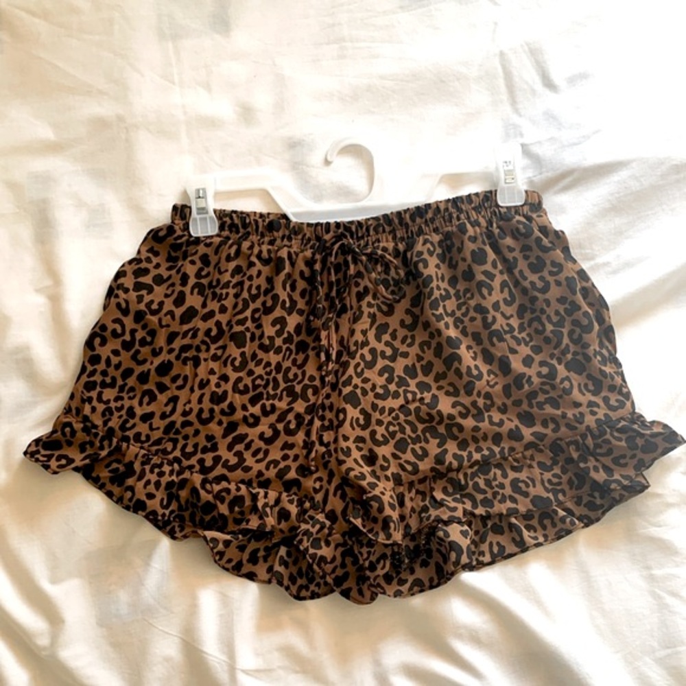 ✨NEW LEOPARD PRINT SHORTS by SIENNA SKY Size M